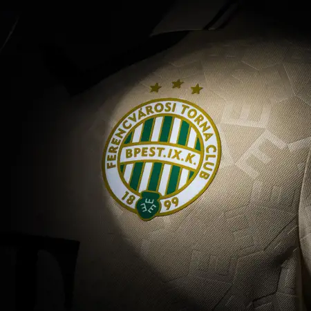 Dit zijn de Ferencvaros voetbalshirts 2024-2025 van Macron