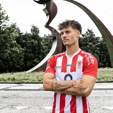 Top Oss voetbalshirts 2023-2024