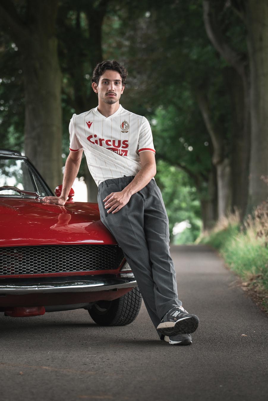 Dit zijn de Standard Luik voetbalshirts 2025-2026 van Macron