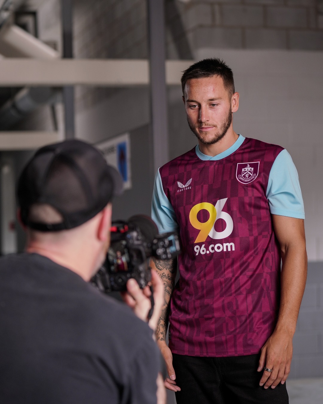 Dit zijn de Burnley voetbalshirts 2024-2025