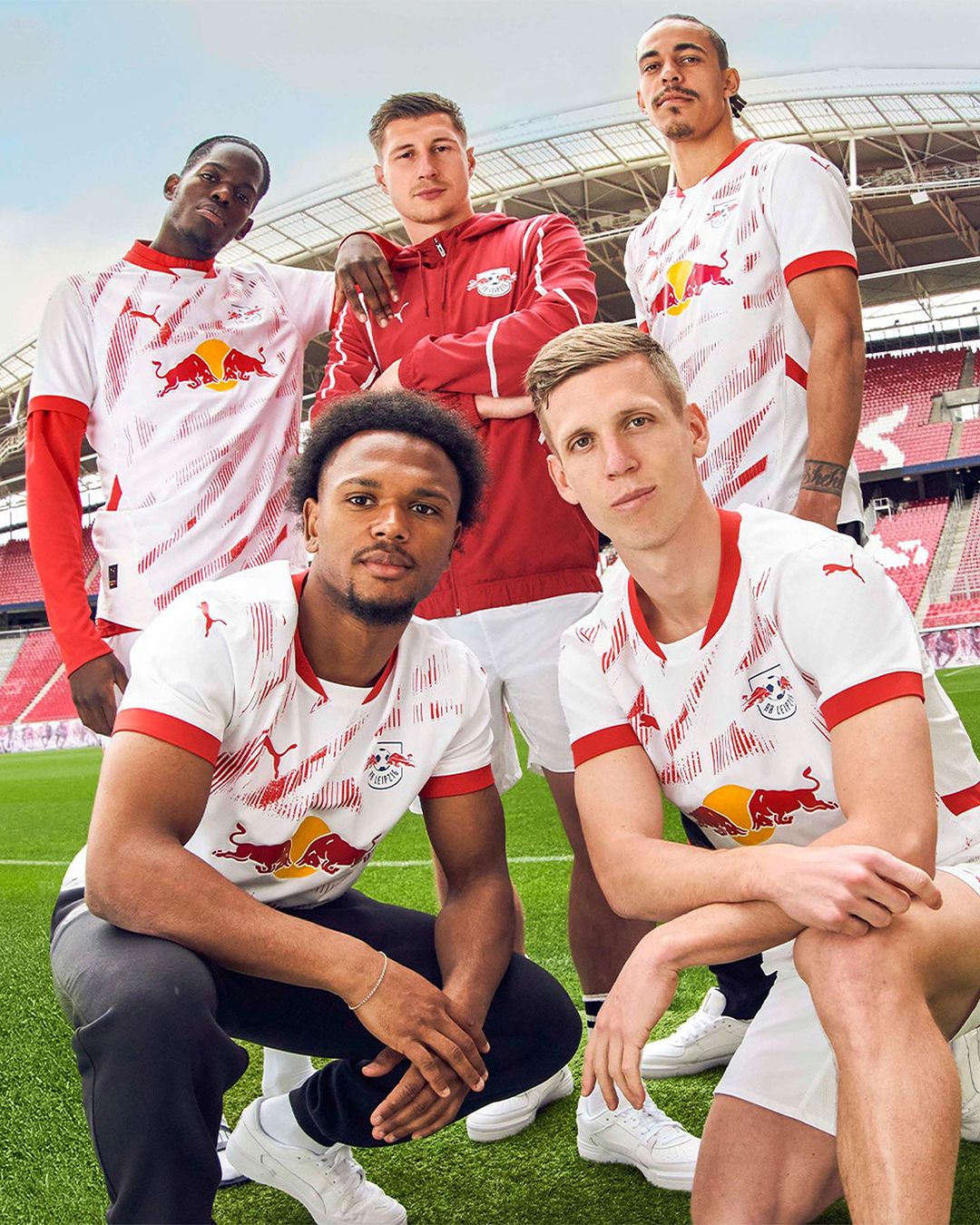RB Leipzig voetbalshirts 2024-2025 geïnspireerd door universiteit en energie! 