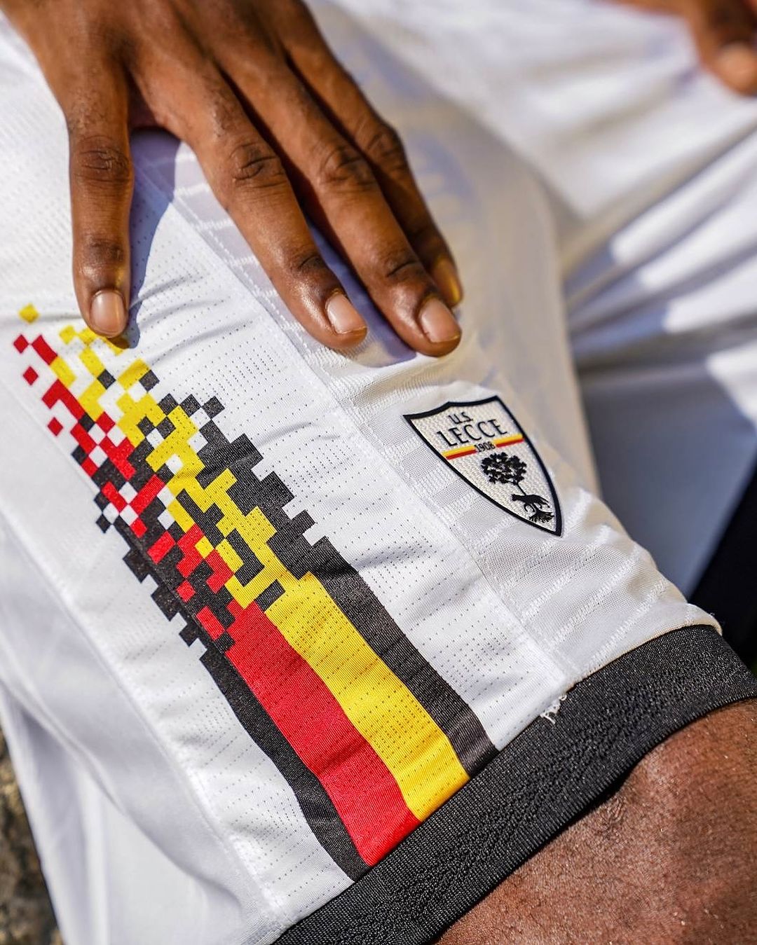 Dit zijn de US Lecce voetbalshirts 2024-2025