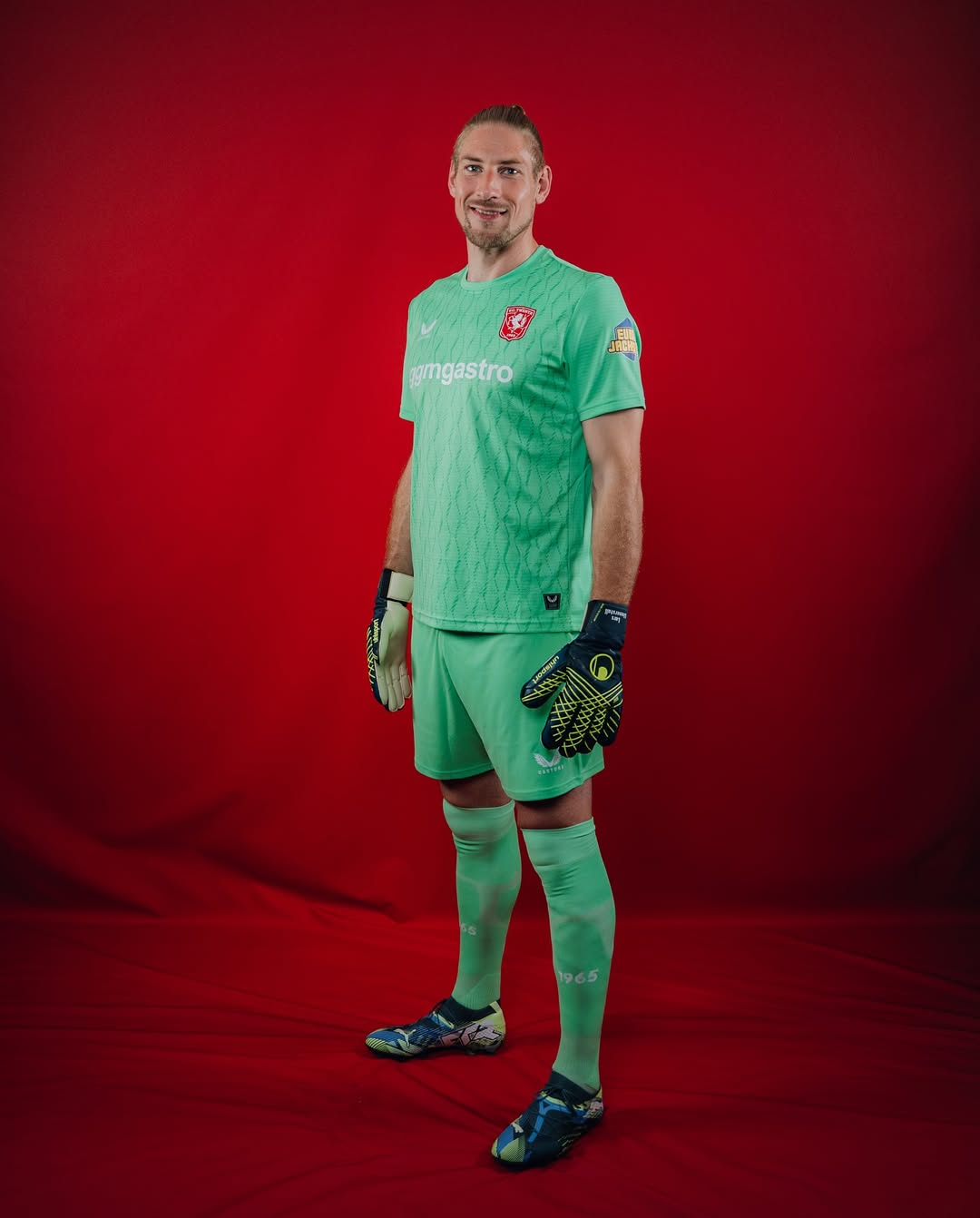 FC Twente voetbalshirts 2025-2026 geïnspireerd door shirt 2010-2011 en Diekman Stadion