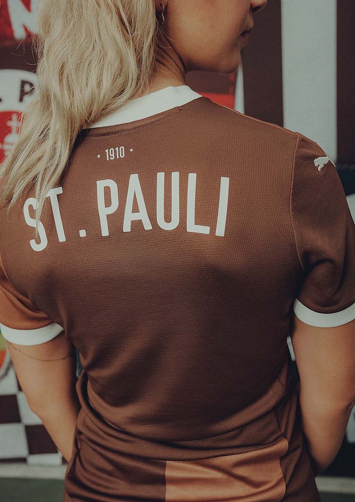FC Sankt Pauli voetbalshirts 2024-2025 geïnspireerd door voetbalshirts jaren '90