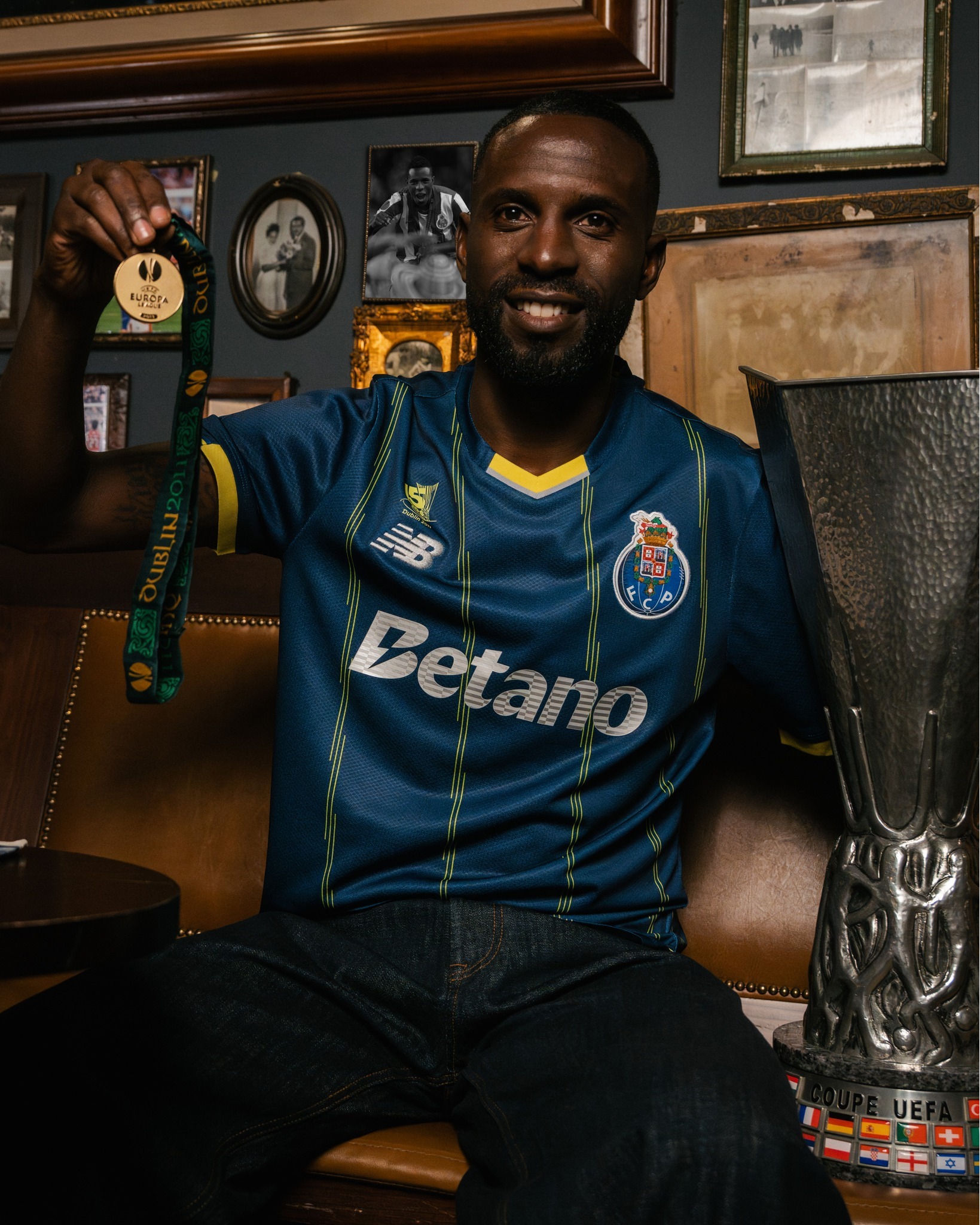 FC Porto 4e shirt 2025-2026 eerbetoon aan Europa League winst 2011