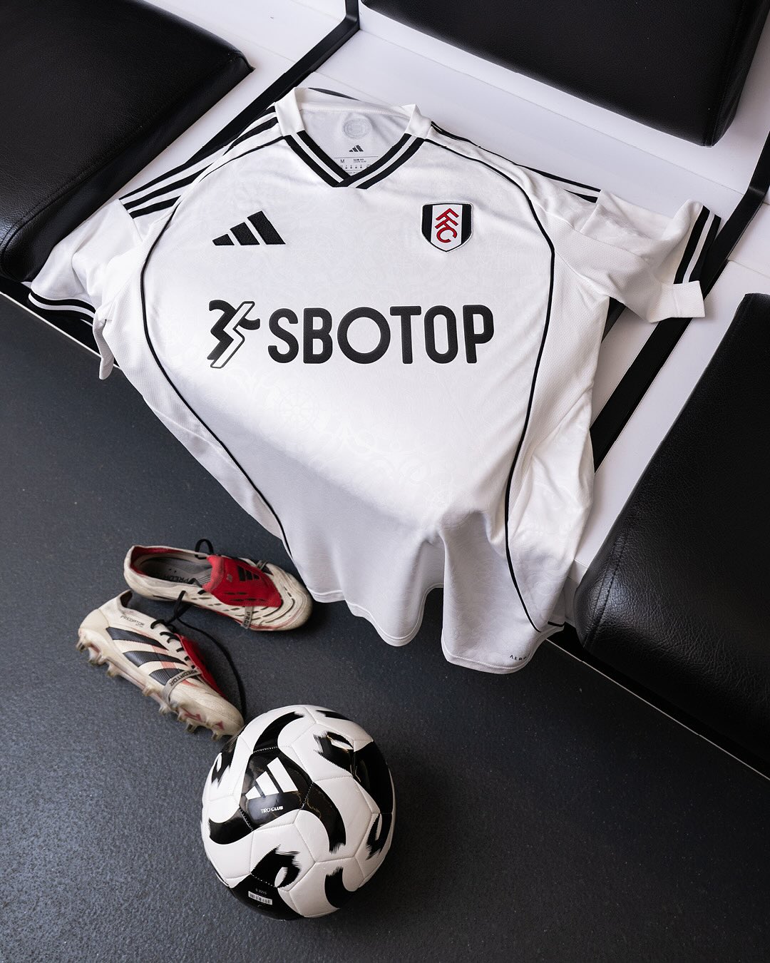 Fulham voetbalshirts 2025-2026 ode aan stadion, retro shirt en elegantie!