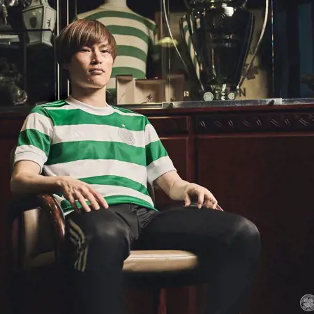 Dit is het Celtic 120 Years of Hoops voetbalshirt