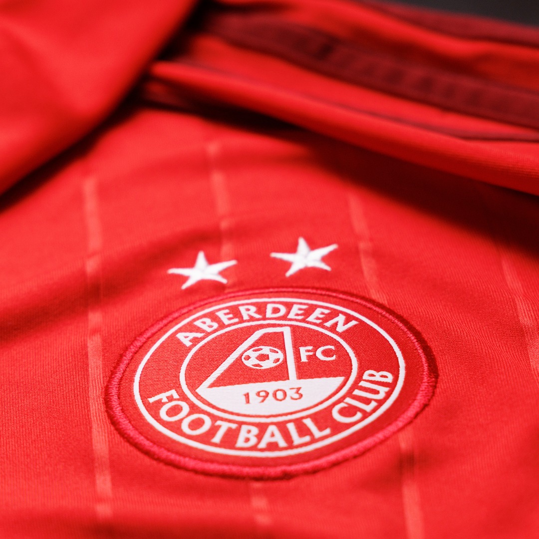 Dit zijn de Aberdeen voetbalshirts 2025-2026