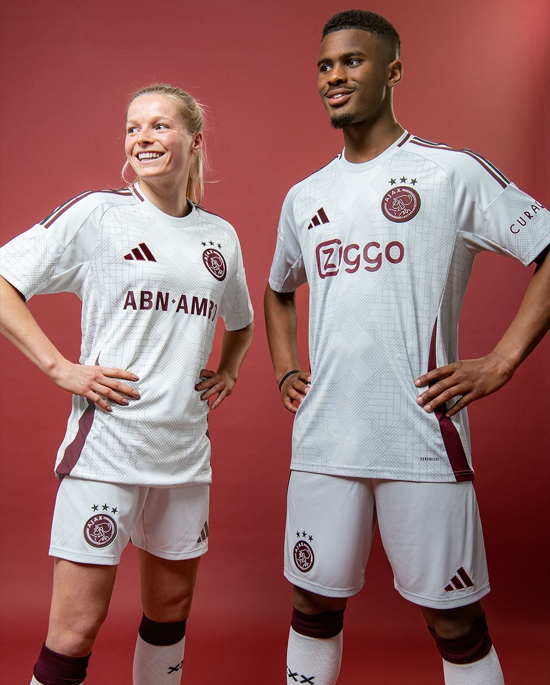 Ajax 3e shirt 2024-2025 eert Andreaskruizen en Amsterdammertjes! 