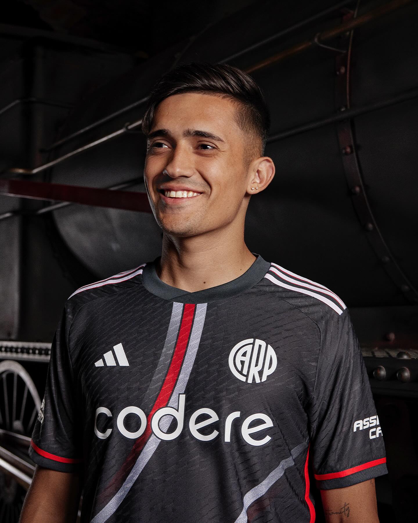 River Plate 3e shirt 2024-2025 geïnspireerd door locomotief! 