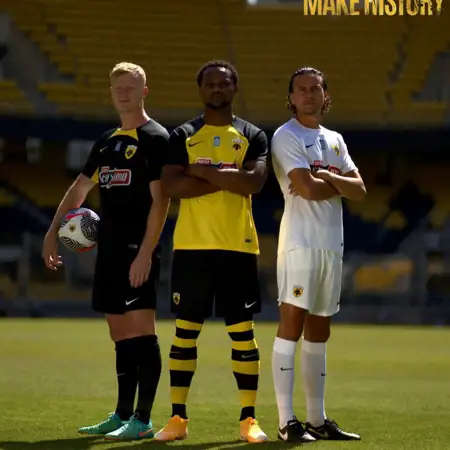 Dit zijn de AEK Athene voetbalshirts 2024-2025