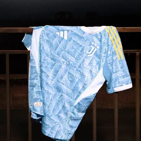 Juventus uitshirt 2025-2026 in stijl Italiaanse kust!