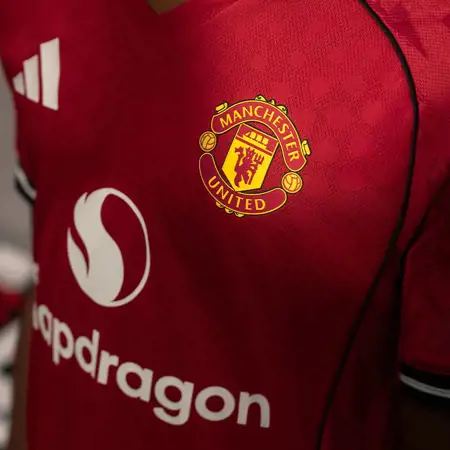 Manchester United thuisshirt 2025-2026 eert Old Trafford!