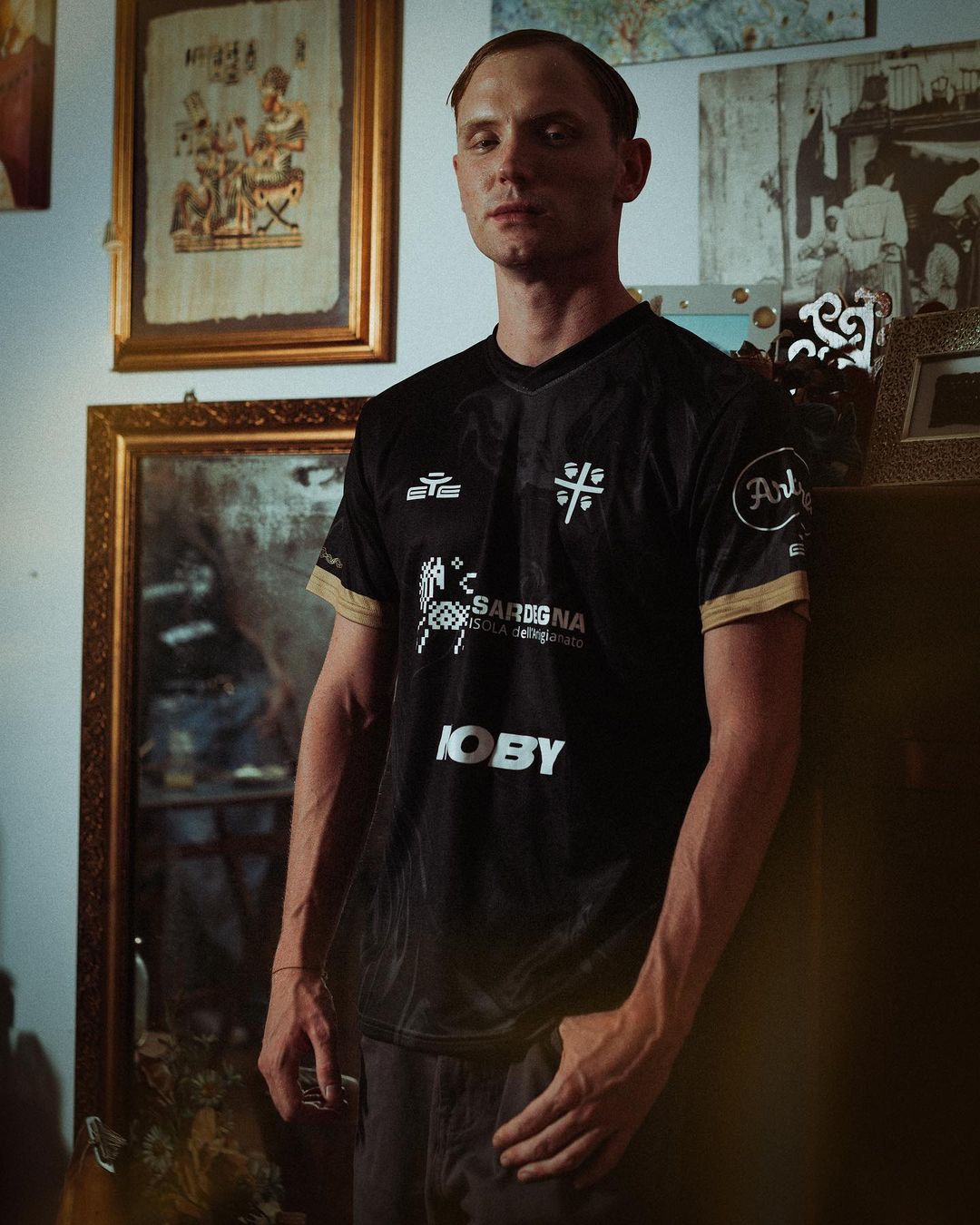 Dit zijn de Cagliari Calcio voetbalshirts 2024-2025