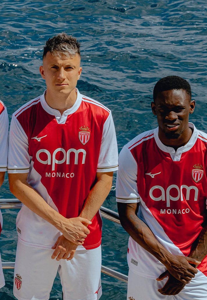 Dit zijn de AS Monaco voetbalshirts 2025-2026 van Mizuno