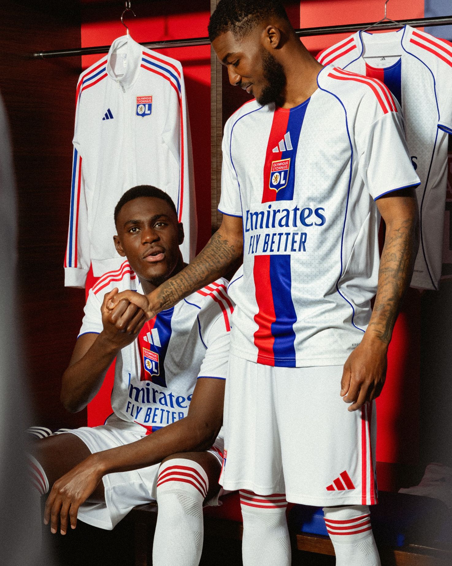 Dit zijn de Olympique Lyon voetbalshirts 2025-2026