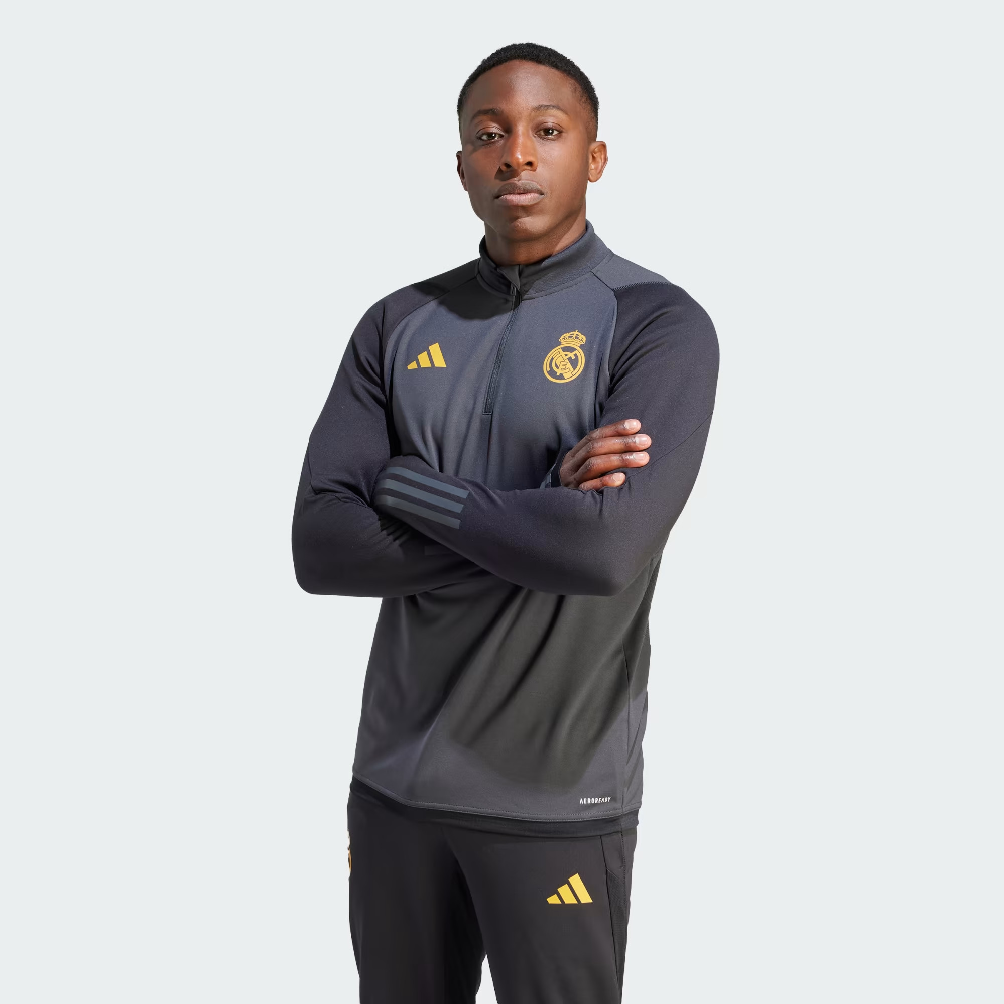 Dit is het grijze Real Madrid Champions League trainingspak 2023-2024