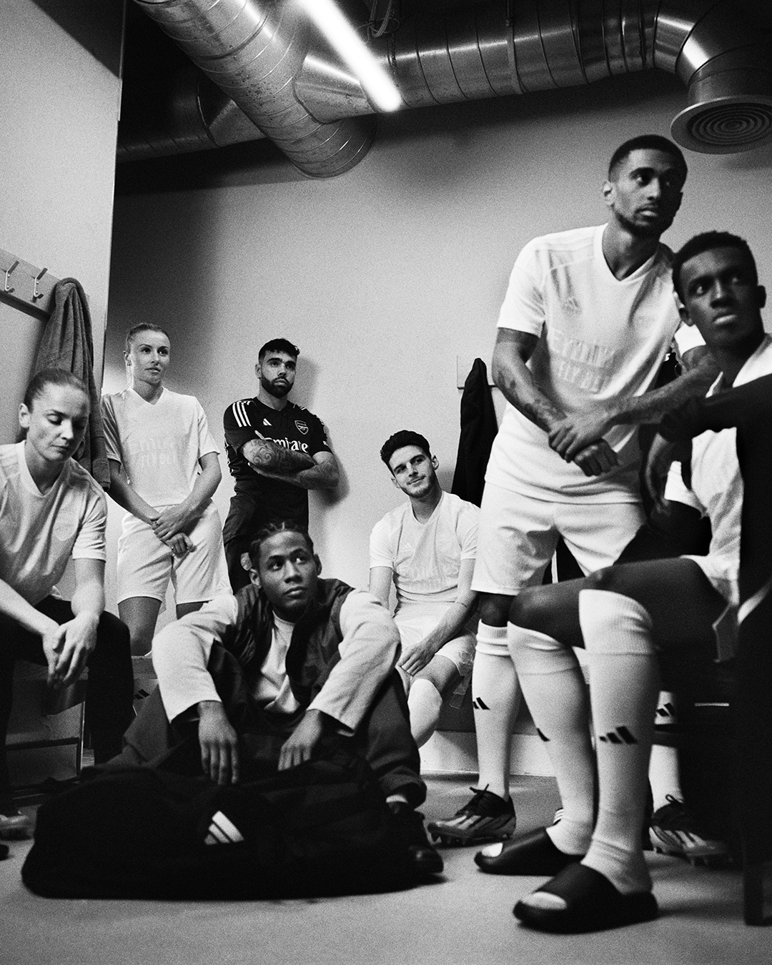 Arsenal draagt wit voetbalshirt in FA Cup wedstrijd tegen Liverpool