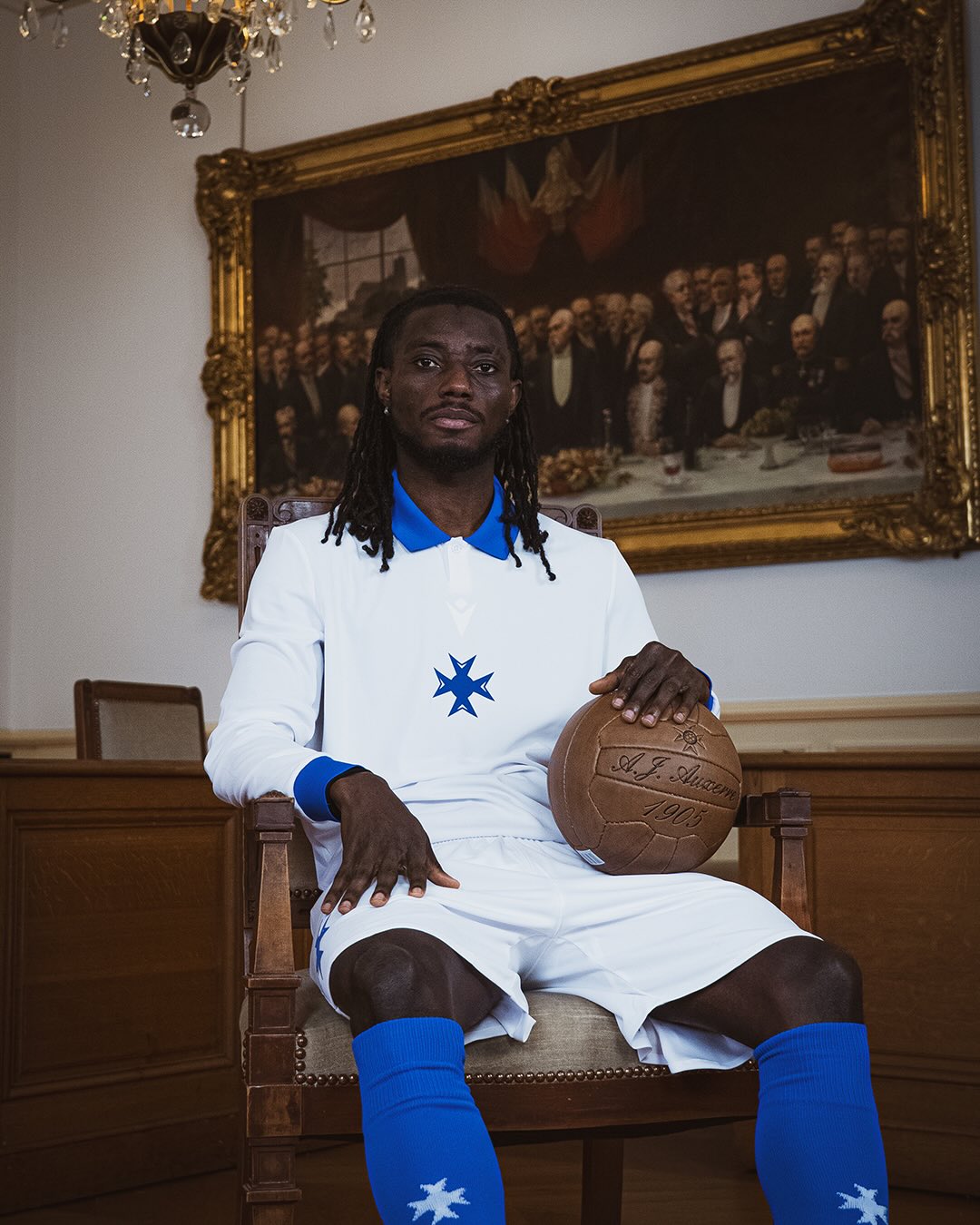 AJ Auxerre en Macron lanceren shirt ter ere van 120 jarig bestaan