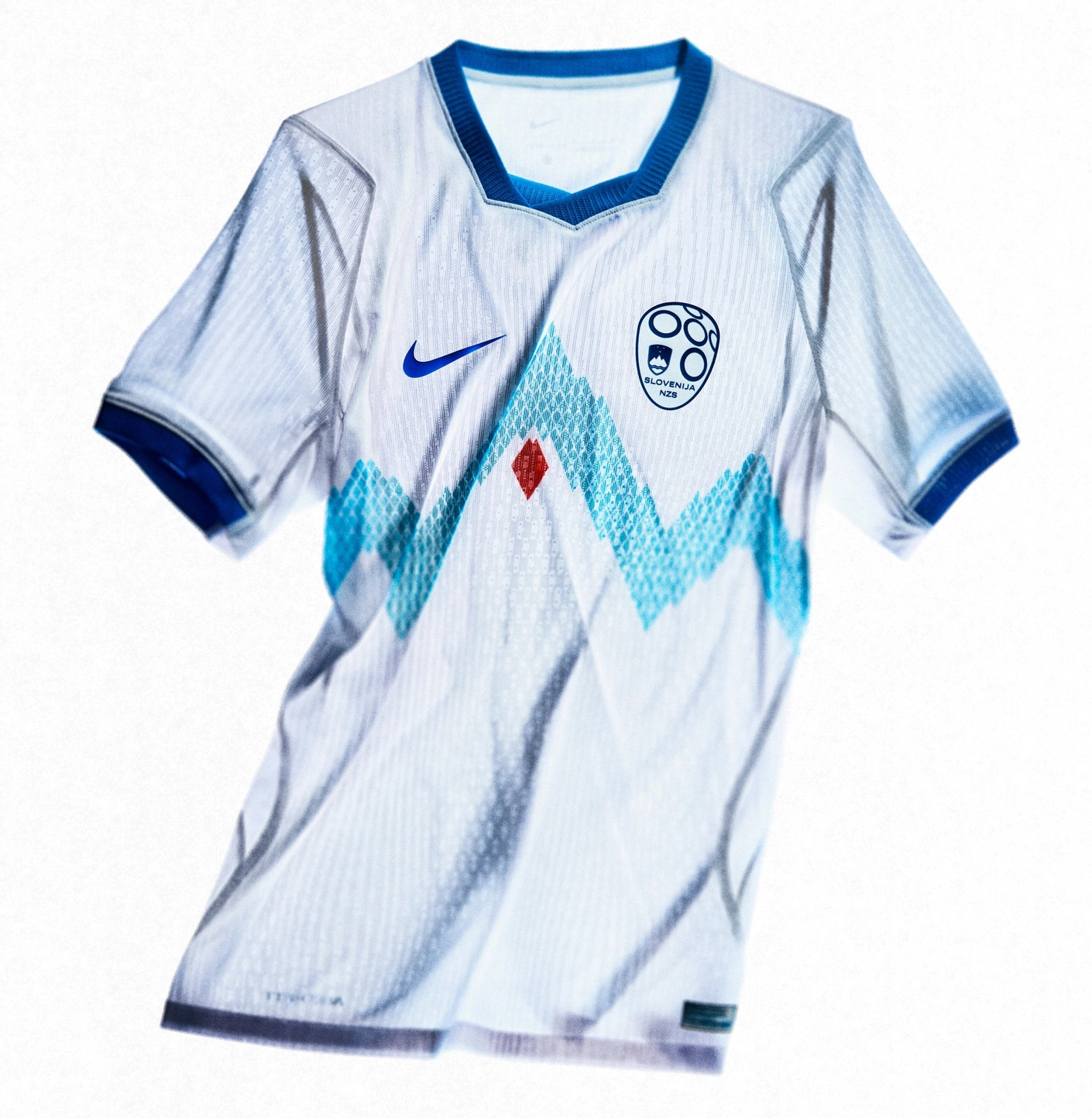Slovenië voetbalshirts 2026-2027 opnieuw geïnspireerd door Triglav