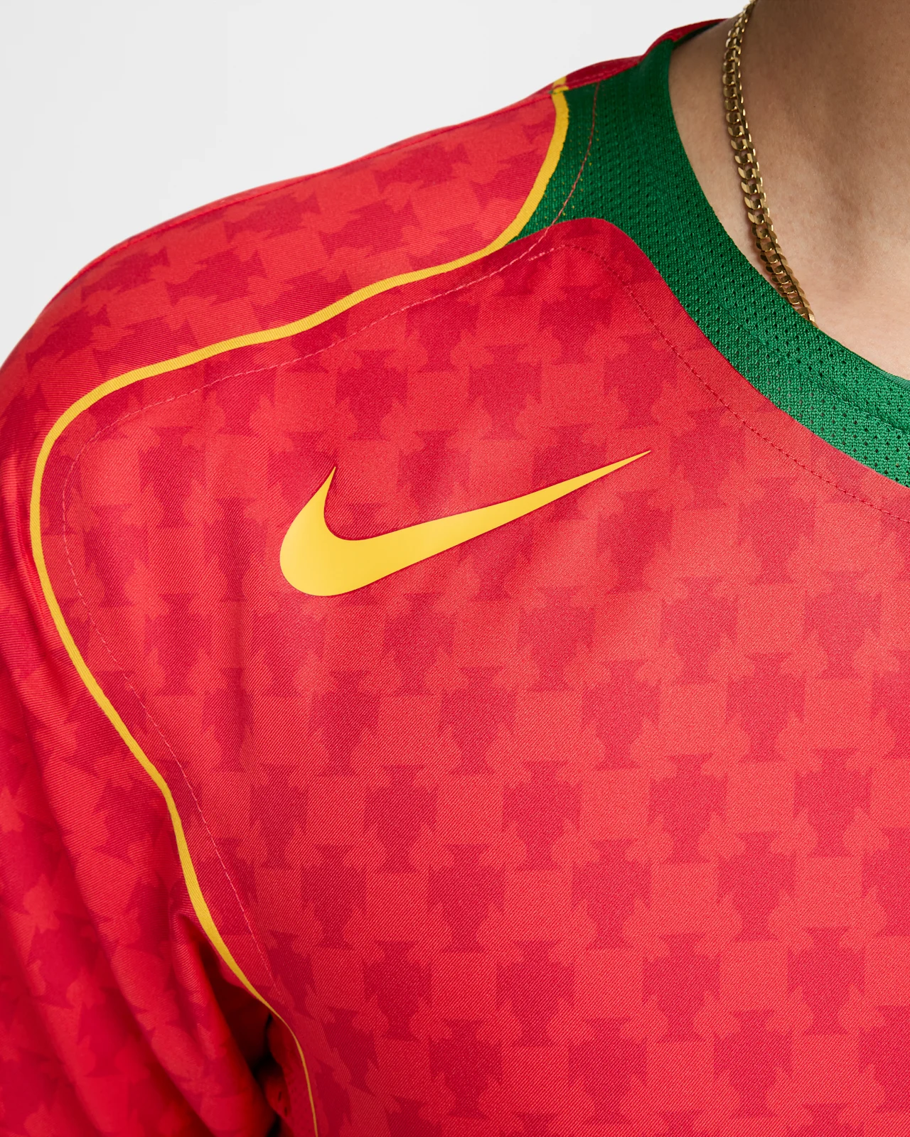 Nike lanceert re-issue Portugal voetbalshirt 2004