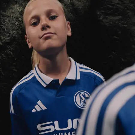 Dit zijn de Schalke 04 voetbalshirts 2024-2025