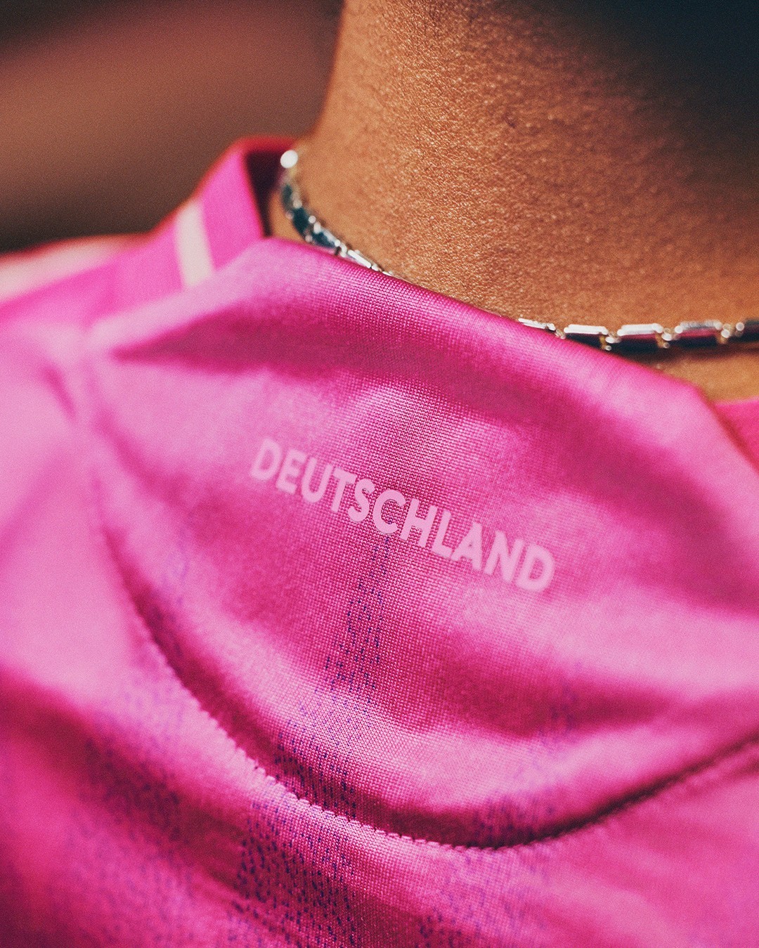 Duitsland uitshirt 2024-2025 in teken diversiteit