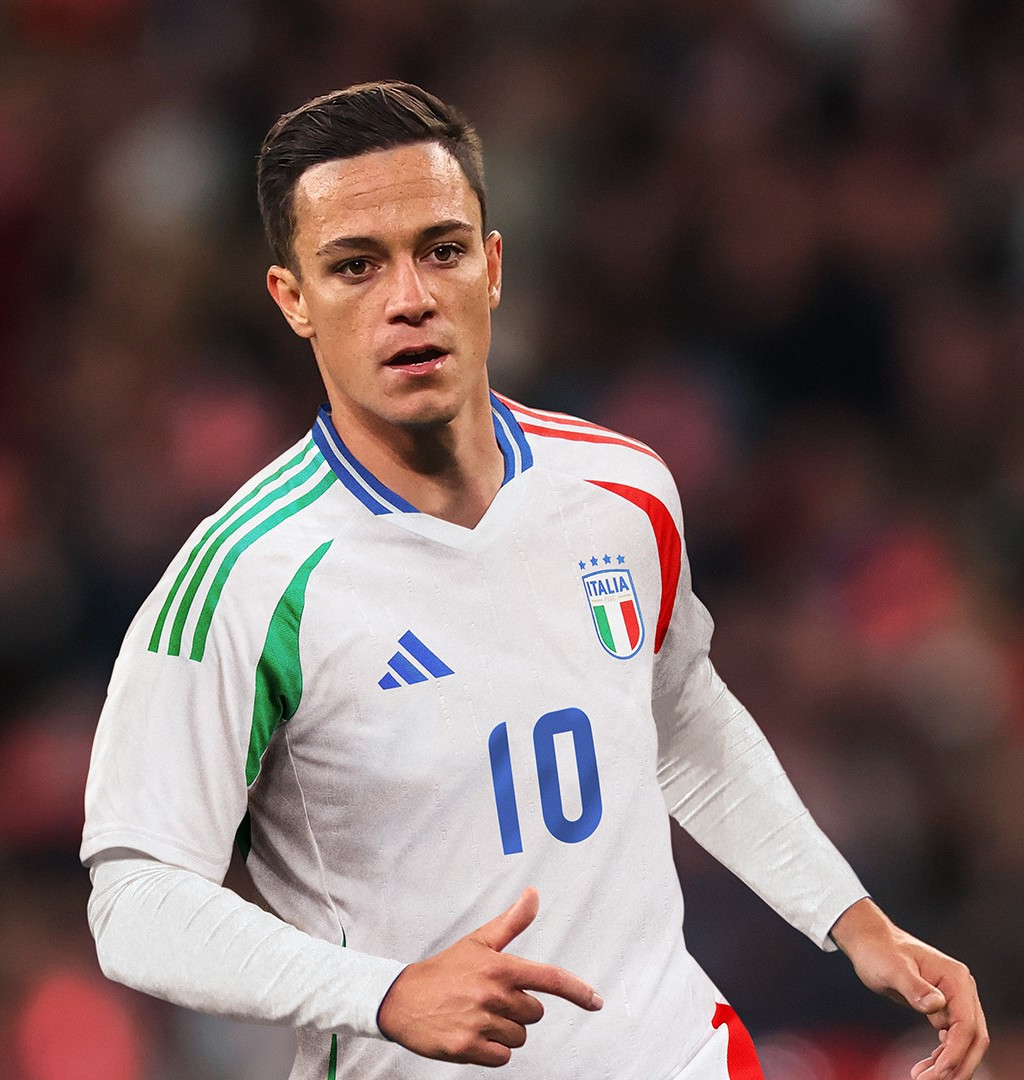 Italië Euro 2024 uitshirt weer wit met Italiaanse kleuren