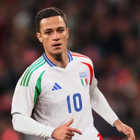 Italië Euro 2024 uitshirt weer wit met Italiaanse kleuren