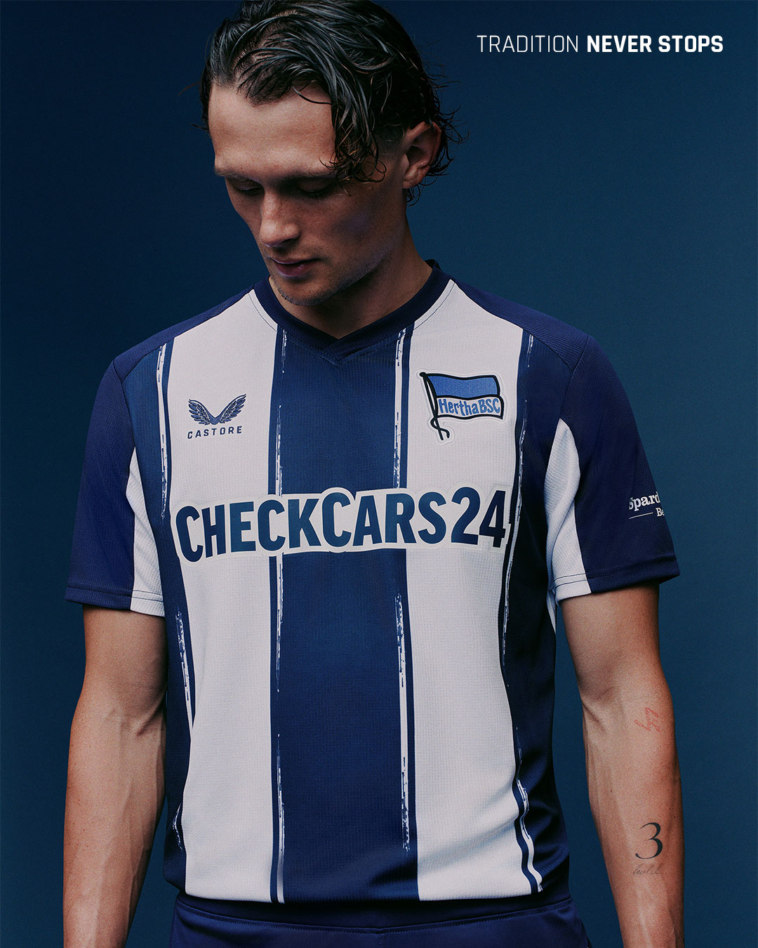 Dit zijn de Hertha BSC voetbalshirts 2025-2026 van Castore
