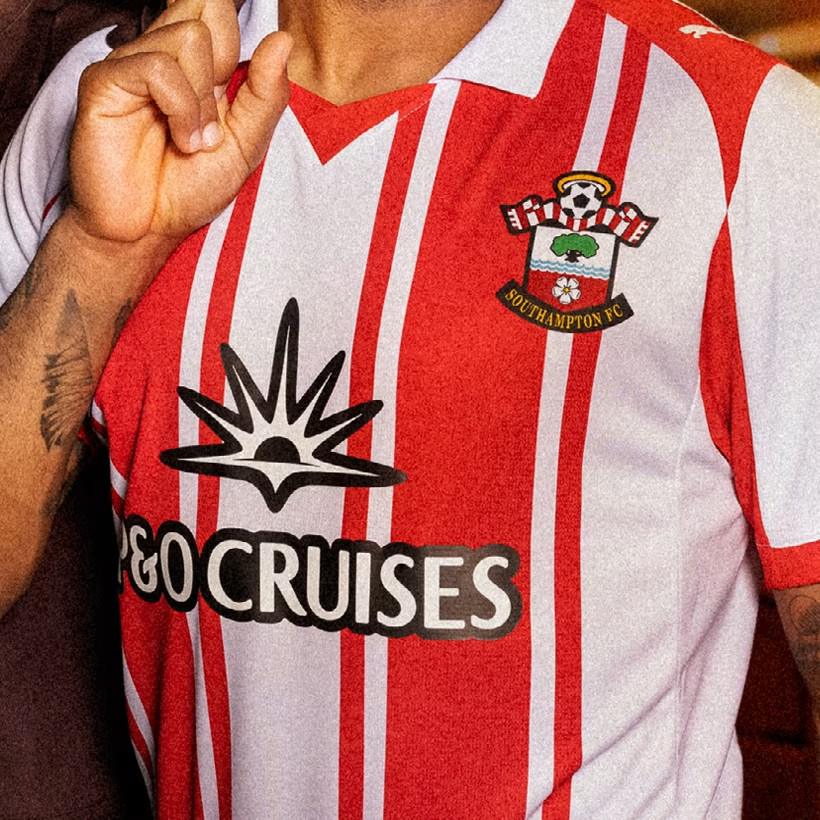 Southampton FC voetbalshirts 2025-2026 geïnspireerd door shirts jaren '70 en '90