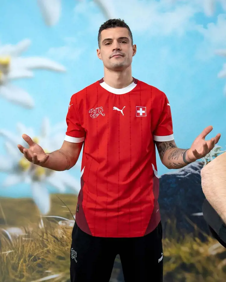 Zwitserland EK 2024 voetbalshirts geïnspireerd door edelweiss en Jungfraujoch