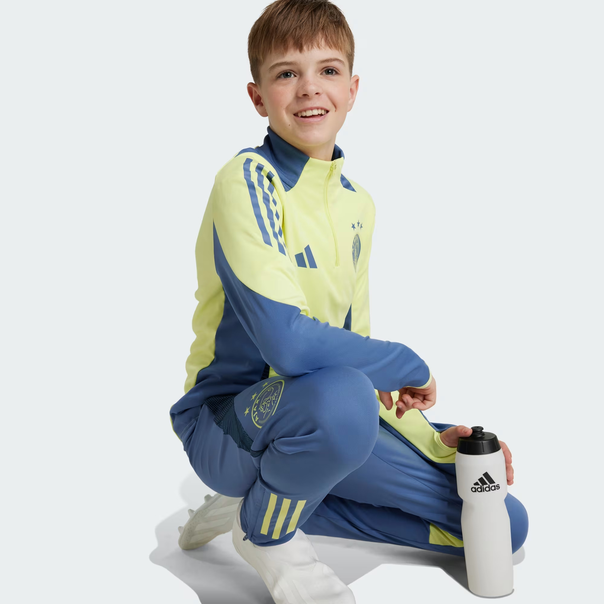 Dit zijn goedkope adidas voetbal trainingspakken tijdens Black Friday