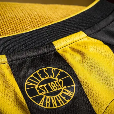 Vitesse voetbalshirts 2023-2024