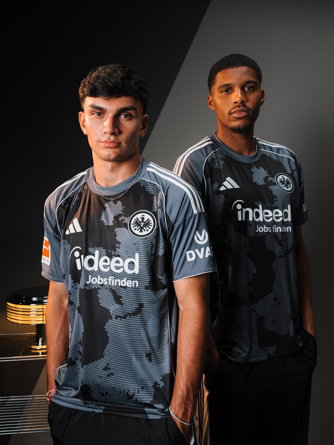 Dit zijn de Eintracht Frankfurt voetbalshirts 2025-2026 van adidas