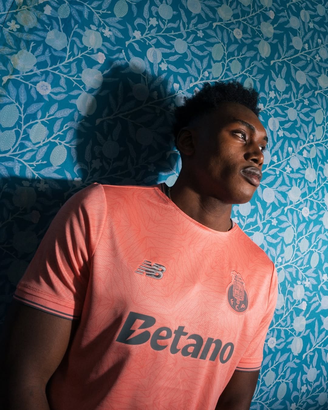 FC Porto voetbalshirts 2025-2026 eren stad en partnership met New Balance