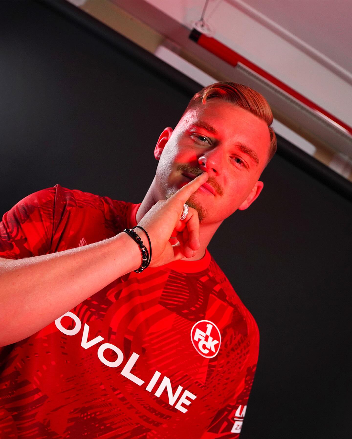 Dit zijn de FC Kaiserslautern voetbalshirts 2024-2025 van Castore