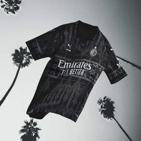 Dit is het AC Milan 4e voetbalshirt 2024 van PLEASURES en Puma