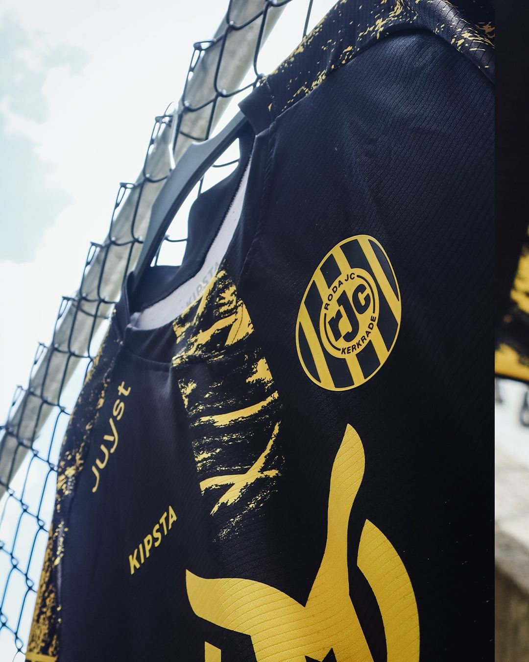 Dit zijn de Roda JC voetbalshirts 2024-2025