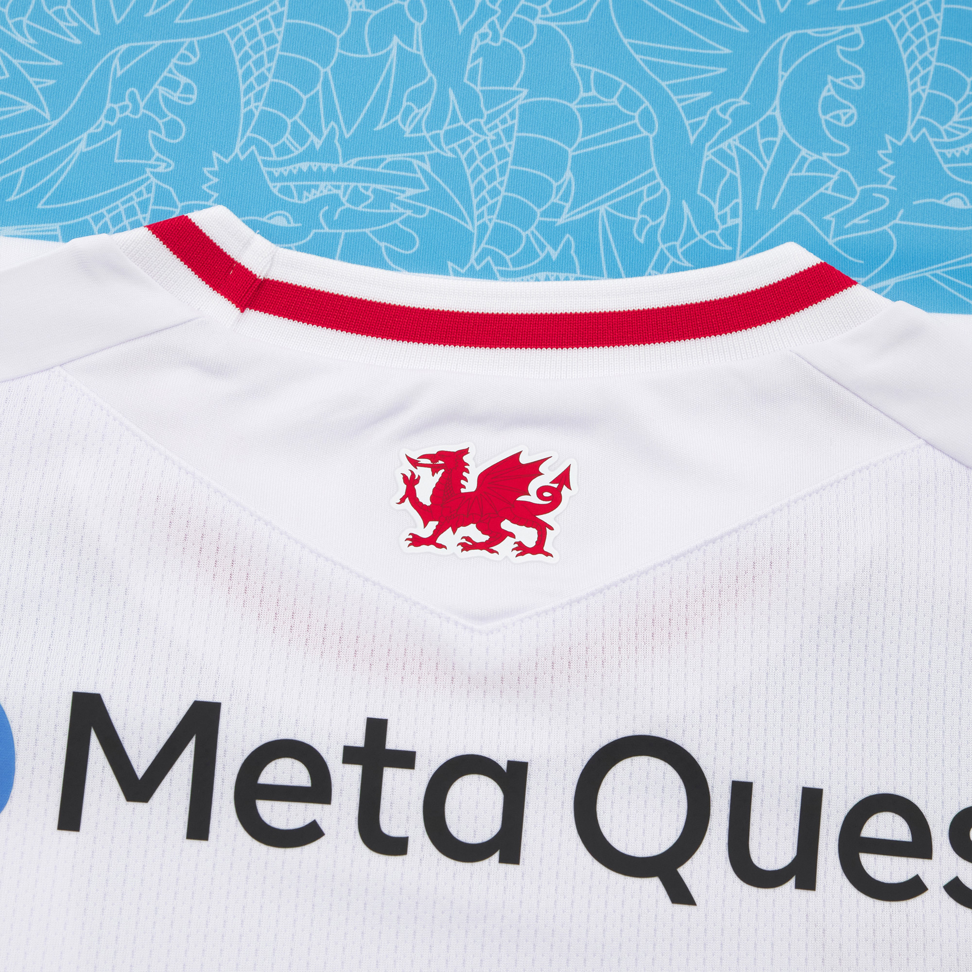 Wrexham AFC voetbalshirts 2025-2026 geïnspireerd door shirts jaren '80, Wales en Patagonië