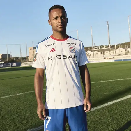 Dit zijn de Yokohama F. Marinos voetbalshirts 2024