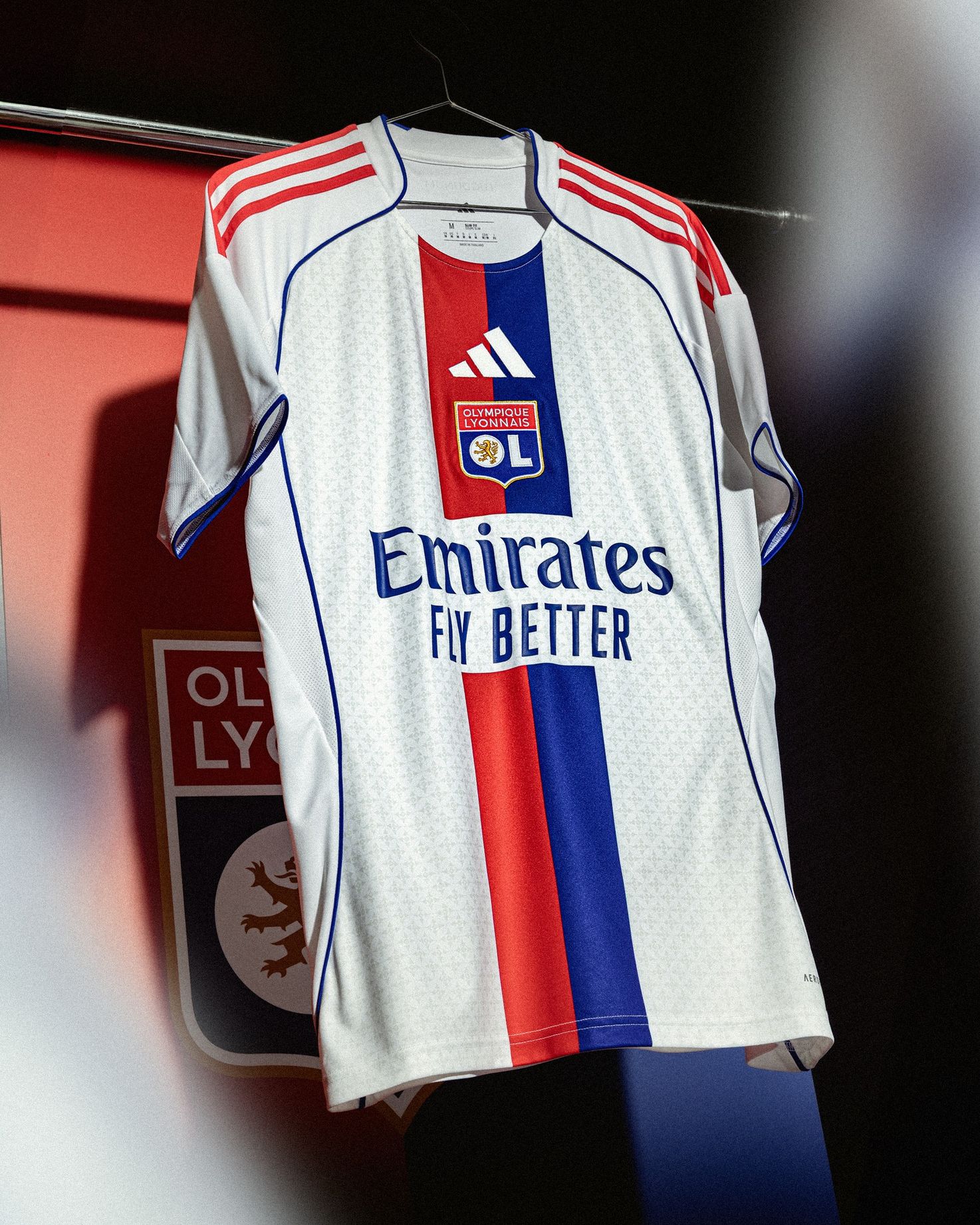 Dit zijn de Olympique Lyon voetbalshirts 2025-2026