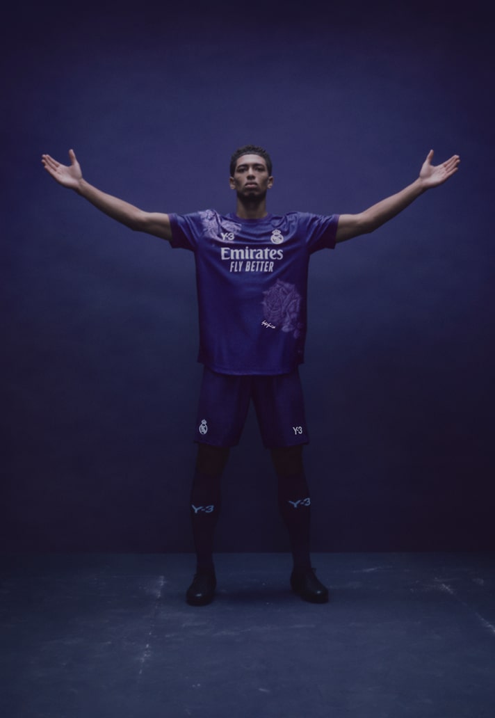 Real Madrid en Y-3 lanceren voetbalshirt met rozenprint! 