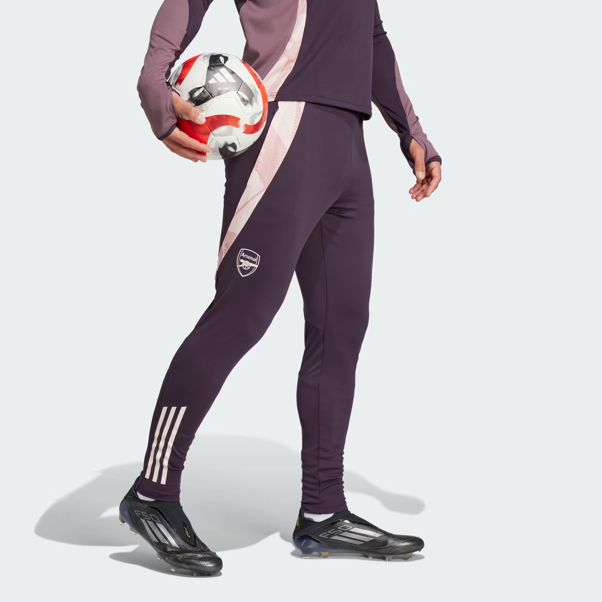 Dit is het paarse Arsenal trainingspak 2025