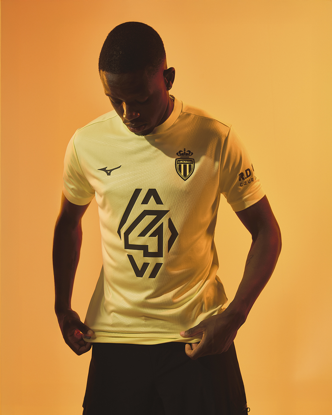 Dit zijn de AS Monaco voetbalshirts 2025-2026 van Mizuno