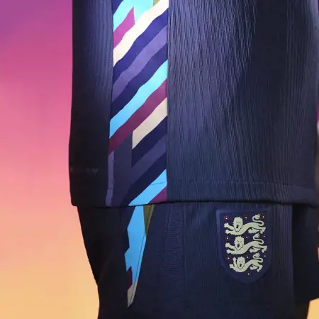 Engeland EK 2024 uitshirt is paars!