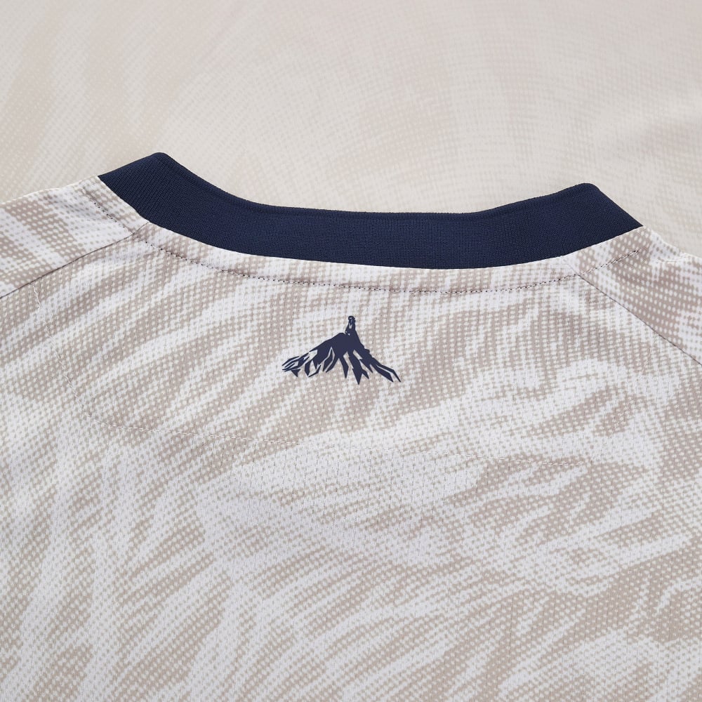 Dit zijn de CA Osasuna voetbalshirts 2024-2025 van Macron