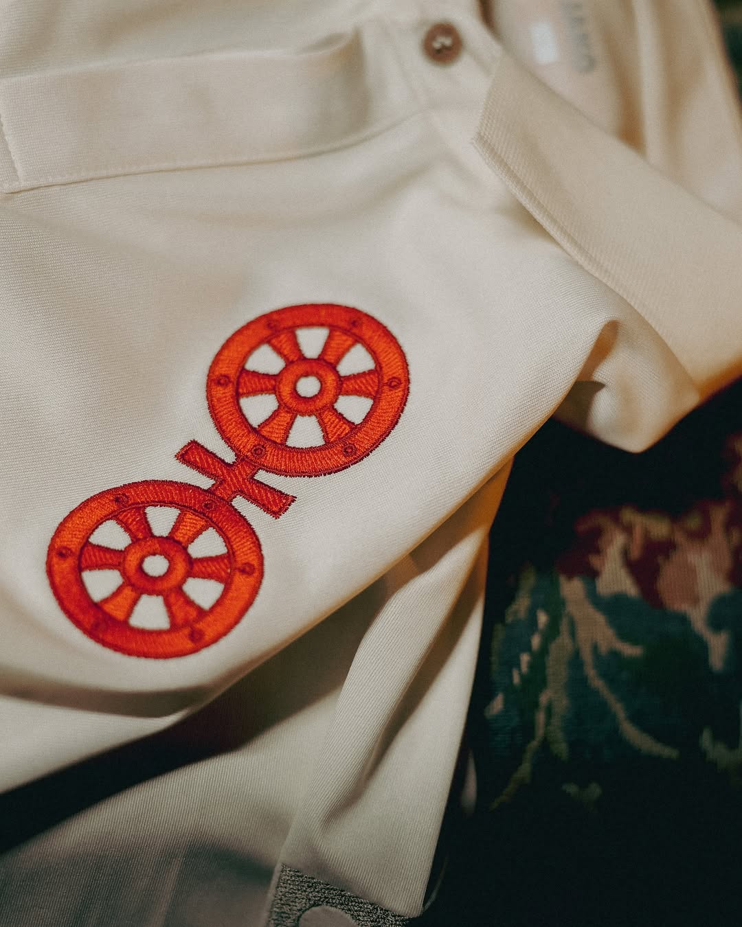 Dit is het FSV Mainz 05 voetbalshirt ter ere van het 120 jarig bestaan