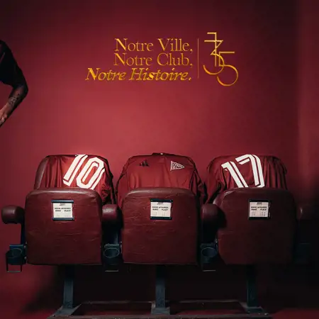 Dit is het Servette FC voetbalshirt ter ere van 135 jarig bestaan