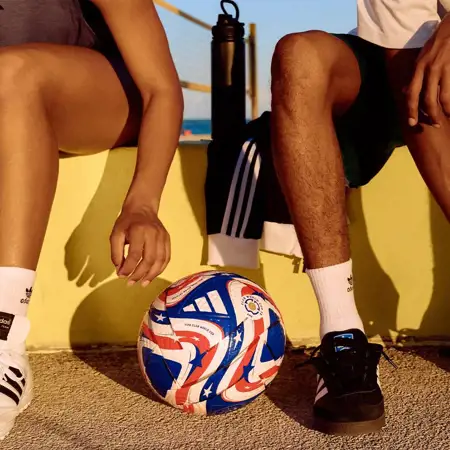 Dit is de officiële adidas wedstrijdbal voor het WK voor clubteams 2025!